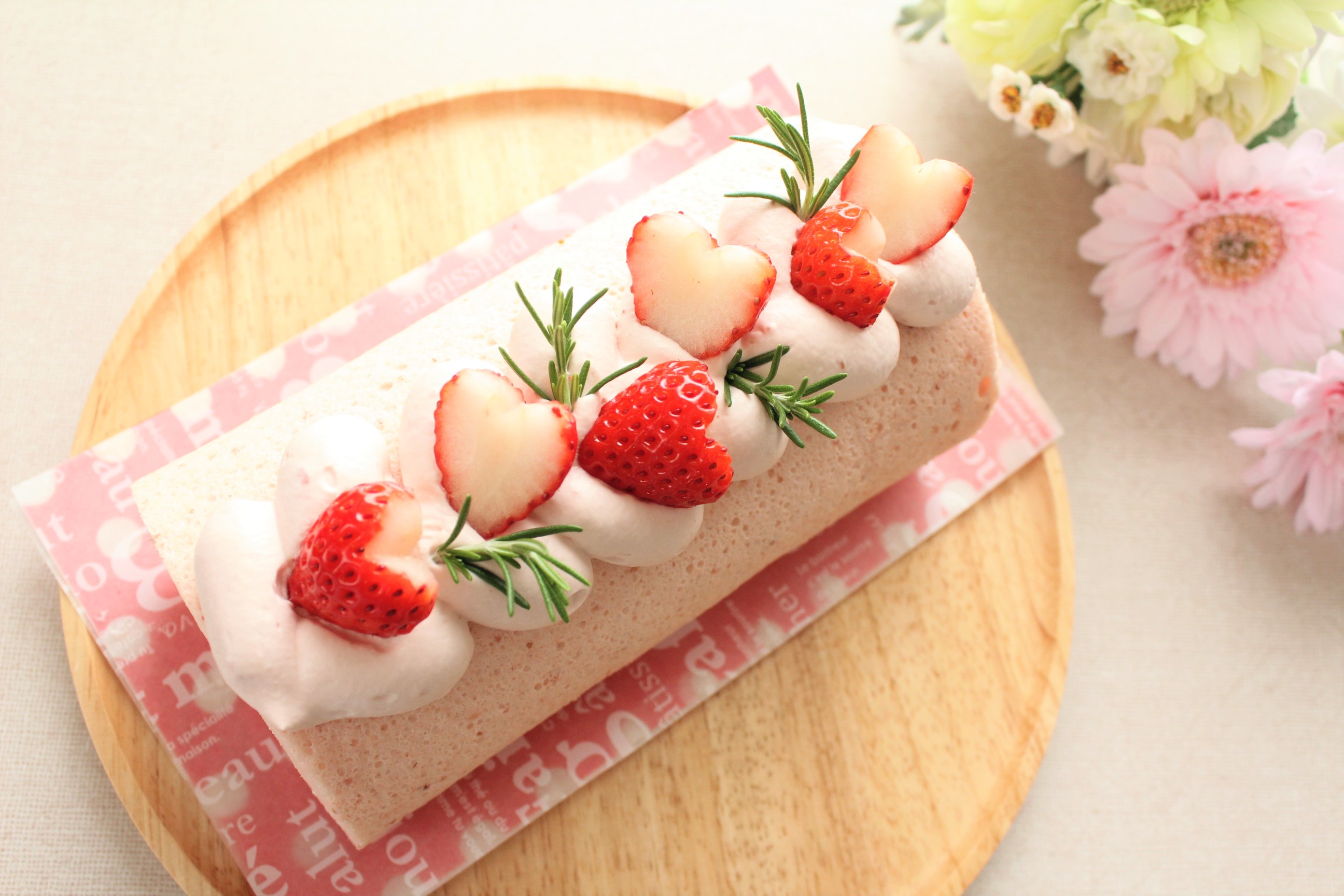 バレンタインのケーキ作り❤いちごミルクロールケーキ