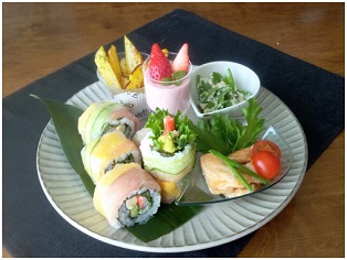 レインボーロール寿司のプレートランチ　5/14(水)